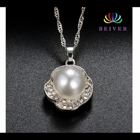 ❌SOLD❌ Silver & Pearl Necklace and Earring Set, New - Picture 11 of 11